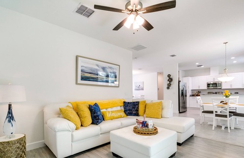 Brooksville House | Bright Brooksville Vacation Rental w/ Yard & Patio