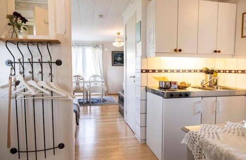 Ulricehamn Municipality House | Bright bungalow with furnished terrace, lake view