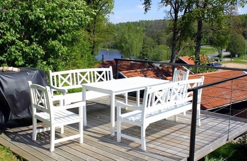 Ulricehamn Municipality House | Bright bungalow with furnished terrace, lake view