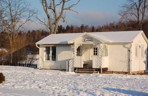 Ulricehamn Municipality House | Bright bungalow with furnished terrace, lake view