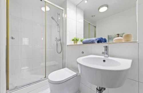 Canning Town South Apartment | Bright Canning Town FBS Long term retreat