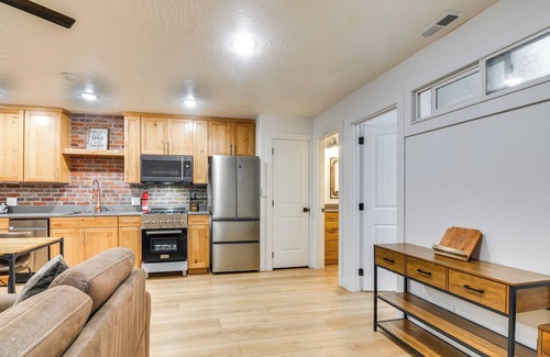 Cedar City House | Bright Cedar City Townhome ~ 2 Mi to Downtown!