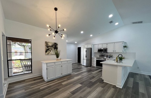 Stonehedge House | Bright cheerful newly renovated home with pool!