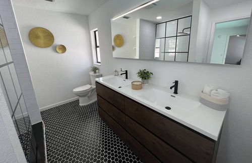 Stonehedge House | Bright cheerful newly renovated home with pool!