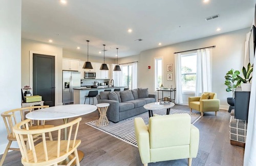 Urbandale Nations House | Bright, Clean & Lively in Nashville