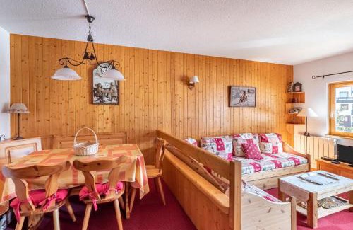 La Perriere Apartment | Bright Cocoon With Balcony And View On The Valley