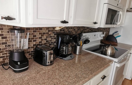 Misquamicut Condo | Bright Condo only a short walk to 3 private beaches