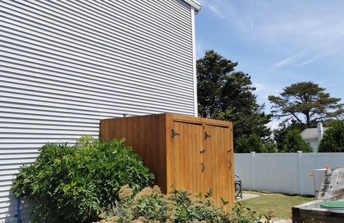 Misquamicut Condo | Bright Condo only a short walk to 3 private beaches