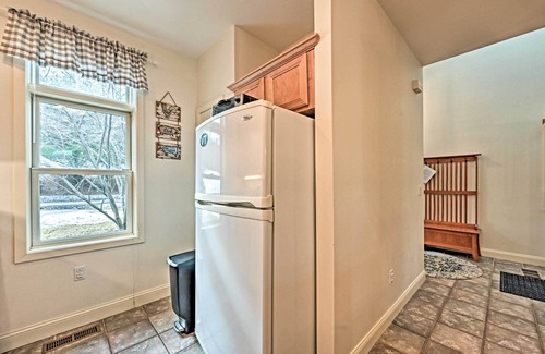 West Hartford Apartment | Bright Condo w/Community Perks: Near Ski Quechee!