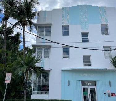 South Beach Apartment | Bright Corner 1 bedroom, 2 blocks to Beach, w/Pool