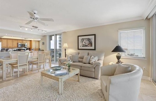 Park Shore Condo | Bright corner unit with stunning Gulf views - CL0701