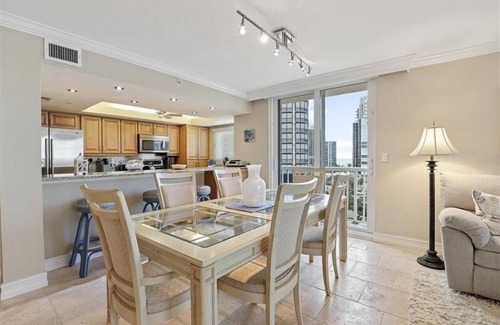 Park Shore Condo | Bright corner unit with stunning Gulf views - CL0701