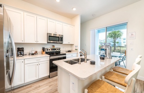 West Kissimmee Villa | Bright Cottage with Pool & Amenity Access near Disney at Margaritaville - 8032Sh