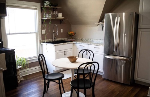 North Hyde Park Apartment | Bright & Cozy 3rd Floor Walkup