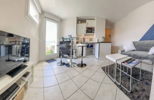 Chambery Apartment | Bright Cozy Apartment, Near TrainStation * Parking