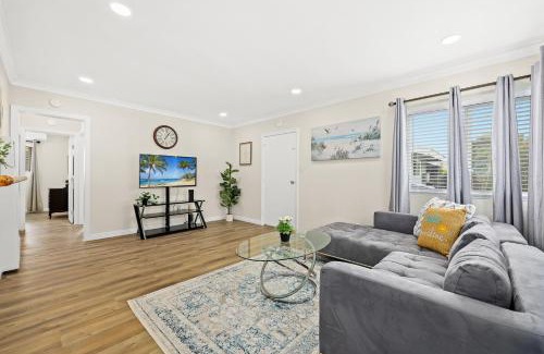 Alhambra Apartment | Bright & Cozy Getaway-10min to Downtown LA