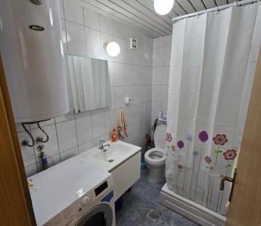 Kisela Voda Apartment | Bright & Cozy Home, Skopje