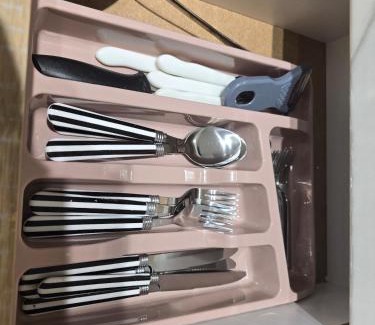 Kisela Voda Apartment | Bright & Cozy Home, Skopje