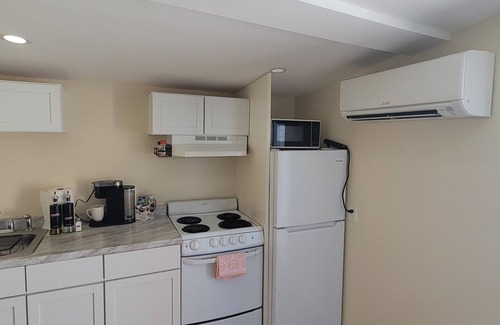 Calverton Apartment | Bright & Cozy Private Studio – Walk to Shops & Dining, Minutes from DC