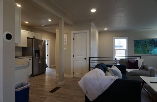 Morse Park House | Bright, Cozy & Quiet House