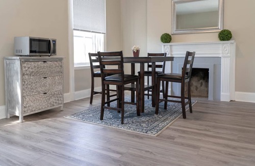 Mount Auburn House | ⭐️ Bright & Dreamy⭐️| Mins to Downtown, 👑 Queen Beds