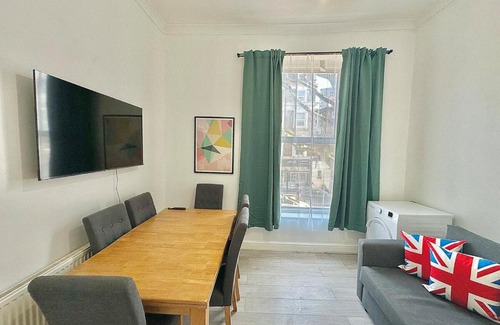 Westbourne Apartment | Bright flat in Maida Hill