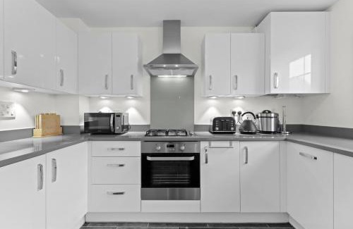 Eastbourne House | Bright Home in Sunny Eastbourne