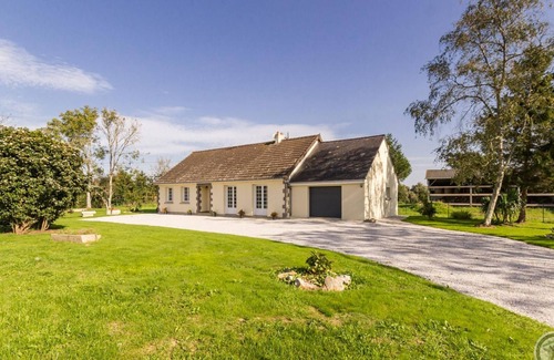 Yvetot-Bocage Cottage | Bright house with pellet stove and garden near Valognes.