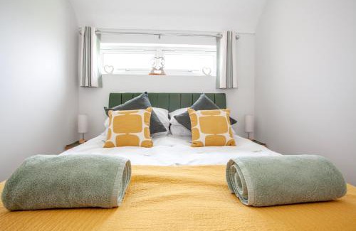 New Forest District Apartment | Bright & Lovely Studio with Parking In New Forest