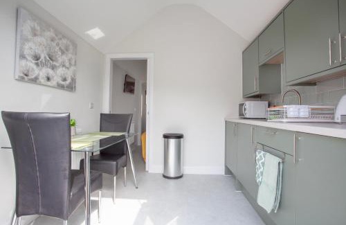 New Forest District Apartment | Bright & Lovely Studio with Parking In New Forest