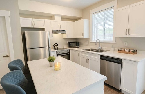 Sardis Apartment | Bright & Modern 1-Bedroom Guest Suite · Great Neighborhood