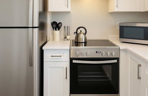 Sardis Apartment | Bright & Modern 1-Bedroom Guest Suite · Great Neighborhood