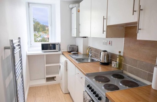 Glenisla Apartment | Bright, Modern Flat Close to University