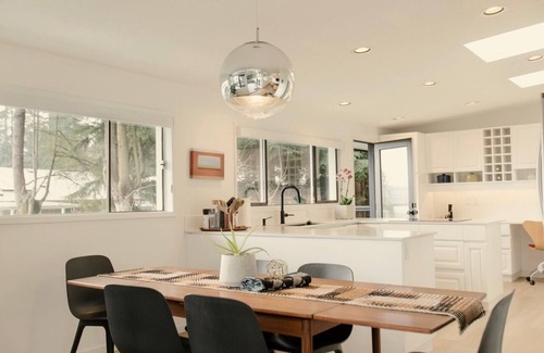 District of North Vancouver House | Bright Modern Home Set In North Shore Mountains