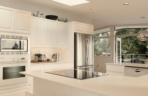 District of North Vancouver House | Bright Modern Home Set In North Shore Mountains