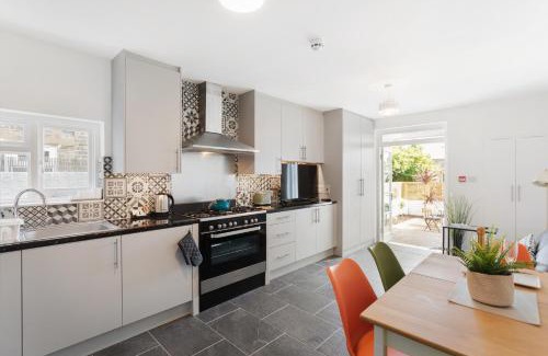 Kensal Green Apartment | Bright Mortimer Garden Kensal Rise