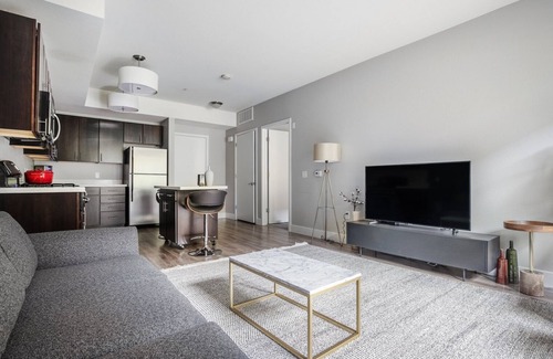 Mountain View Apartment | Bright Mountain View 1BR w/Pool, Gym, nr. SU & Google, by Blueground