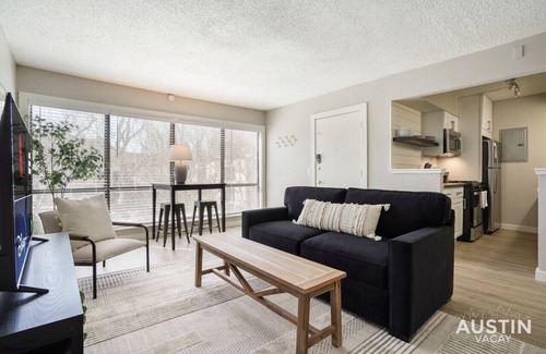 Triangle State Apartment | Bright Pool View Apt + Private Cabanas off N Lamar