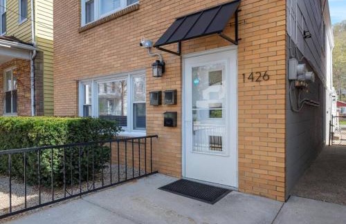 Pittsburgh Apartment | Bright, Quiet and Modern 1Bdr Apartment in Millvale, Lawrenceville