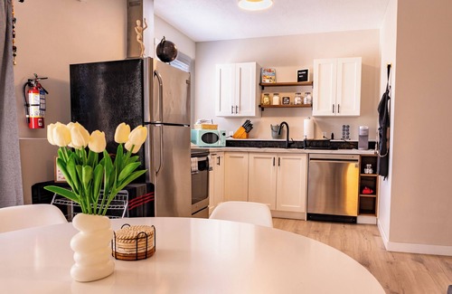 Southeast Calgary House | Bright Riverbend Getaway | Close to Nature & Downtown