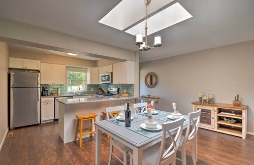 Ruidoso Condo | Bright Ruidoso Condo w/Deck & Golf Course Views!
