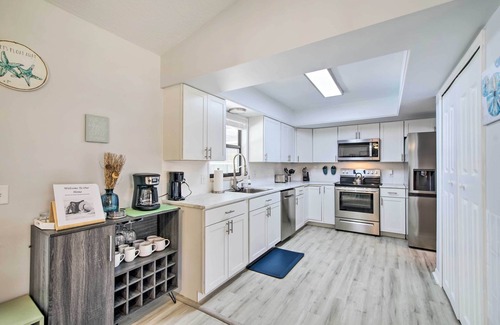 Sebastian Highlands Cottage | Bright Sebastian Home w/Pool ~ 7 Mi to Beach!