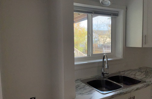 Colwood House | Bright, serene 1 bedroom suite in Colwood