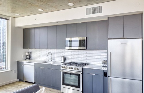 South Lake Union Apartment | Bright South Lake Union 2BR w/W/D & Roof, nr Lake Union, by Blueground