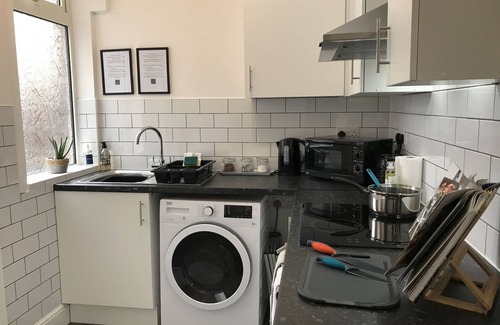 Preston House | Bright Spacious 3-bed With Office & Patio, Preston