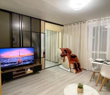 Quartier de la Maison-Blanche Apartment | Bright & Spacious 3BR Paris Apartment with Balconies Metro 6 Glacière