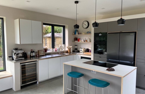 Newdigate House | Bright spacious home with a natural swimming pond in Surrey Hills