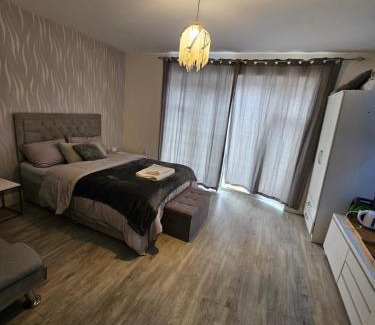 Manningtree House | Bright spacious room in Manningtree