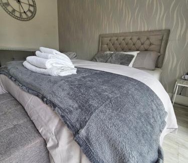 Manningtree House | Bright spacious room in Manningtree