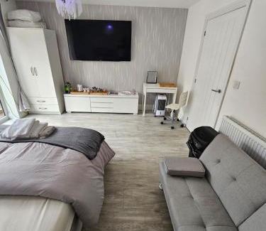 Manningtree House | Bright spacious room in Manningtree